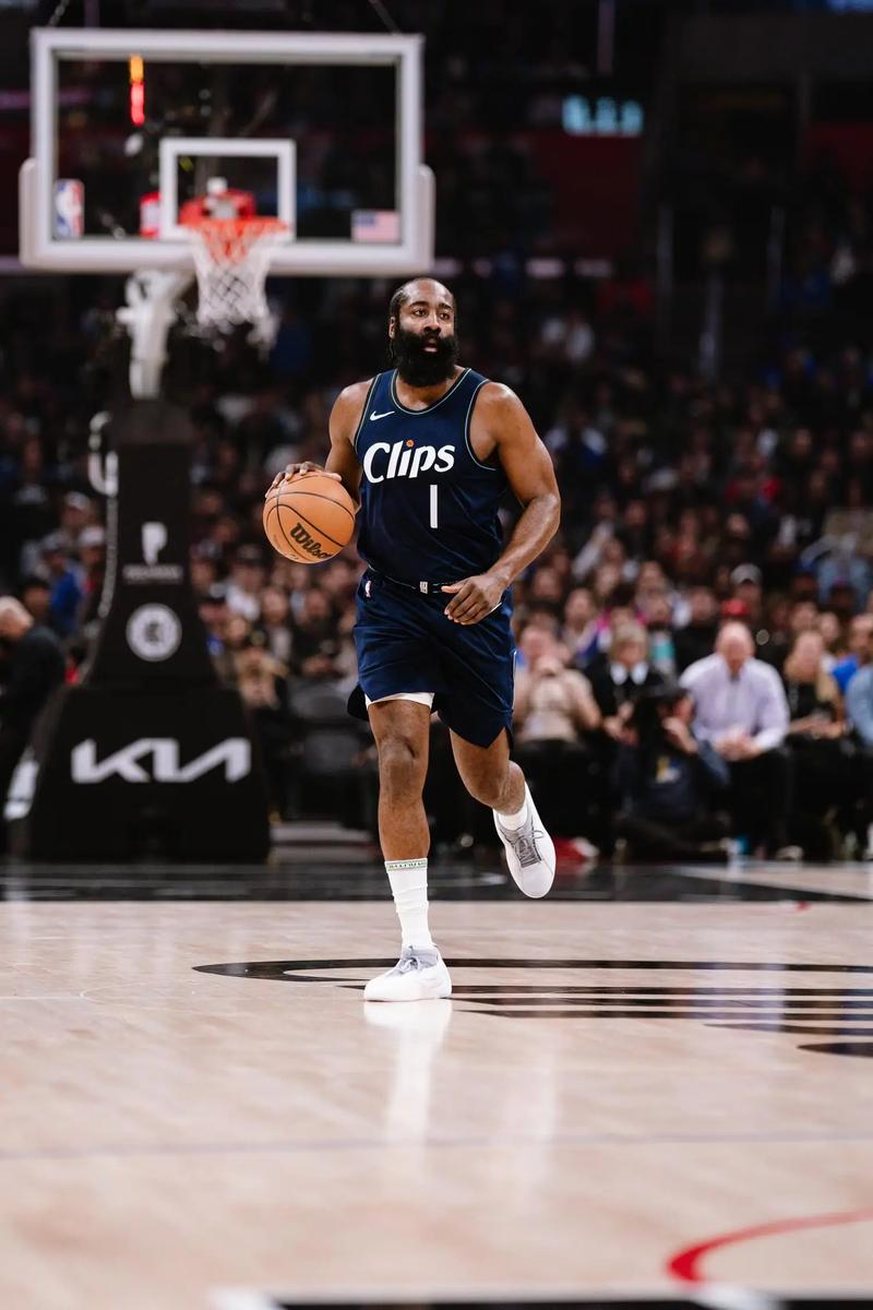 21点策略：庄家 A 明牌时的保险策略分析。（庄家明牌为A时的21点保险策略解读）